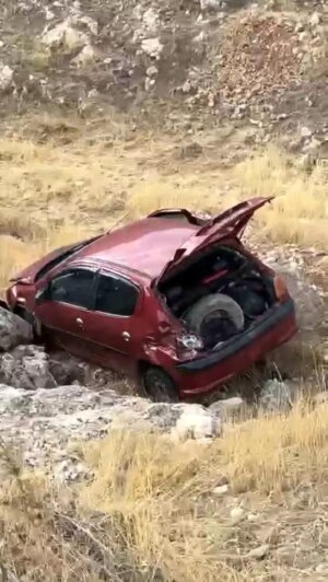 mardinde sarampole devrilen otomobilin surucusu yaralandi VMZtUpmq.jpg