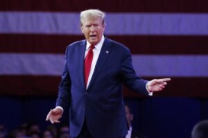 trump askerlerin maaslarinin odenmesi icin tum fonlari kullanma talimati verdi LhFrbSr3.jpg